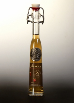 <strong>Calvados</strong><br/>4 cl with pewter stamp