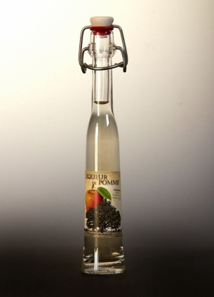 <strong>Apple Liqueur</strong><br/>4cl
